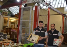 Sedat Bayburt und Sayed Nageb stehen gemeinsam am Ruder der Se-Sa GmbH, einer etablierten Anlaufstelle für hochwertige Exoten und ausgefallene Produkte, wie Datteln aus Palestina.