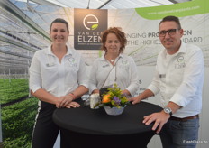 Van den Elzen Plants hat mit Renske Arnts (l) und Claudia Schmitz-Hübsch zwei neue Ansprechpartner für die DACH-Region an Bord. Ansonsten stellt der Betrieb einen Umschwung von den klassischen Juniträgern hin zu Durchträgern bei den Erdbeeren fest, so Maurice Deben (r).