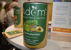 Neuestes Steckenpferd im Portfolio der Food Freshly ist die Produktlinie Adam. Es handelt sich um ein Pulver, das aus Mineralien und Vitaminen besteht. Es unterbindet Oxidation und verhindert somit Braunverfärbungen von Obst und Gemüse.