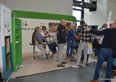 Reger Austausch am Stand von Landi und Sterk Spargel aus der Schweiz. 