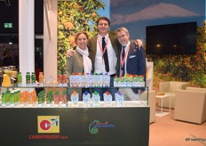 Alexandra Pucillo Furer, Saba Dell'Oca und Paul Alexander Calabrò präsentierten am Stand von Canditfrucht Smoothies, Säfte und Quetschies.