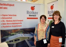 Petra Rolker und Birte Viets am Stand von Rolker Ökofrucht.