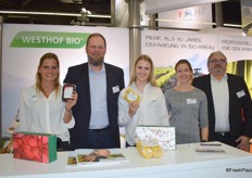 War zum ersten Mal seit Jahren wieder auf der Messe vertreten: Das Team von Westhof Bio. Hier mit Johanna Diener, Martin Wöhlcke, Caren von Hemm, Madeleine Rohwedder und Oleg Vogt.