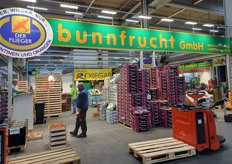 Blick auf den bunten Stand der Fa. Bunnfrucht.