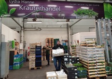 Am Stand des Kräuterhandels Lydia Hanne werden neben Schnittkräutern aus eigenem Anbau ebenfalls Kressen und Sprossen angeboten.