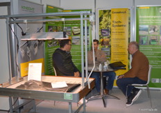 Kundengespräch am Stand der Knecht GmbH Gewächshausbau.