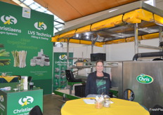 Angelique Christiaens ist die stolze Geschäftsführerin des gleichnamigen Unternehmens. Während der Messe wurde die 25. Chris-Erntemaschine für Bleichspargel verkauft. Ein neuer Meilenstein für den niederländischen Branchenzulieferer.